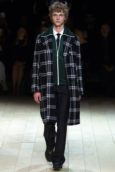 Look 100